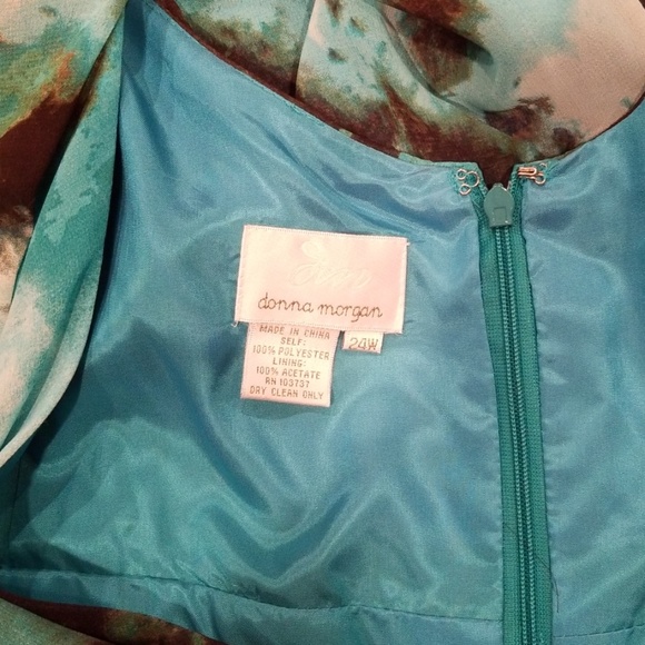 Donna Morgan Dressy Maxi - Picture 3 of 3